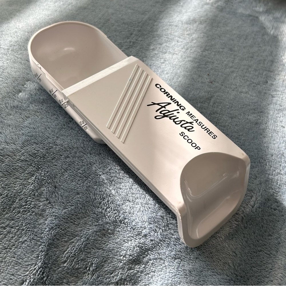 Corning Adjusta Scoop